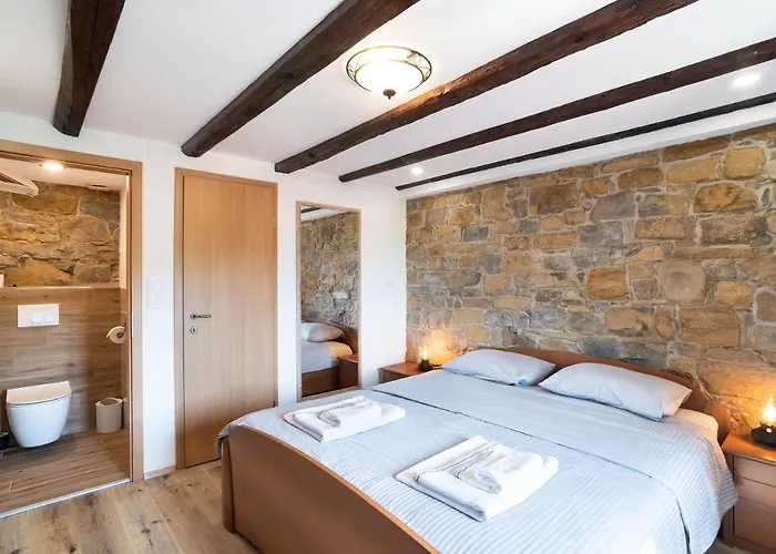 Boutique House Rustikana بيت للعطل إيزولا