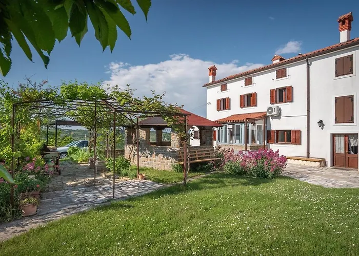 Boutique House Rustikana بيت للعطل إيزولا